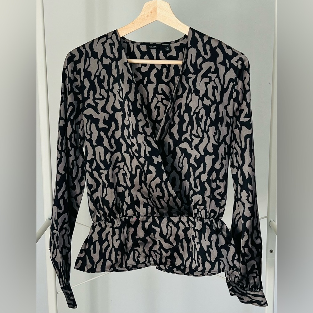 Aritzia Talula Black and Cream Patterned Blouse